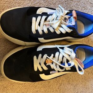 Vans women's ultraRange Black and White Sneakers with Blue Highlights